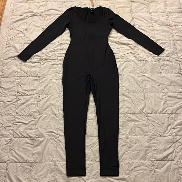 SKIMS ALL-IN-ONE SCOOP NECK LONG SLEEVE ONESIE - Picture 1 of 11